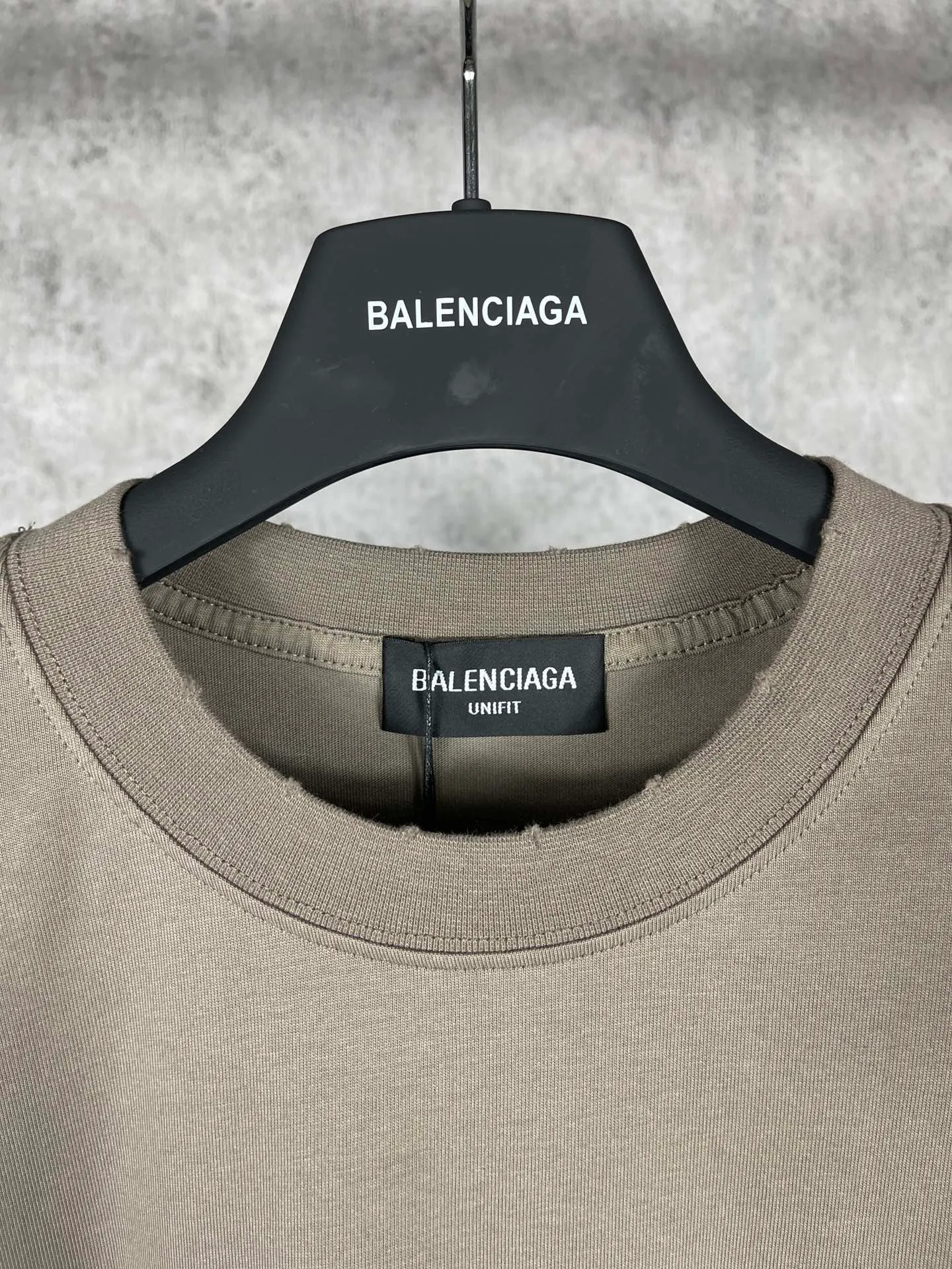 【 . Quality】 BALENCI*GA/ . T . . ZP . 260 ， . ， ，。 。Classic ， ， ， 。 ZP， ， 。 ， ， OS . Same Style ：BL 223011 ：Black. Gray. Size：XS S M L
